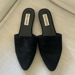 Steve Madden - Size 6 - Black Mules/Slides